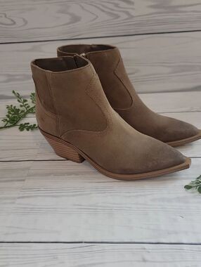 Guess Gwnebila Suede Pointed Toe Ankle Boots - Taupe NWT Womens Size 6.5